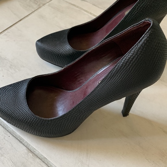 BCBG leather platform stilettos - Picture 4 of 6